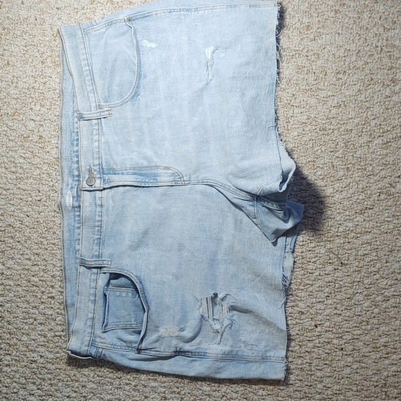 Old Navy Boyfriend Light Wash Distressed Denim Shorts Sz 20 - Picture 1 of 8